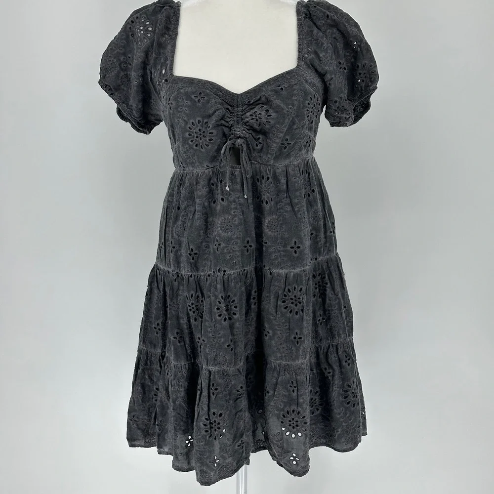 Lucky Brand Y2K Gray Eyelet Tiered Square Neck Puff Sleeve Mini Babydoll Dress M - Picture 1 of 5